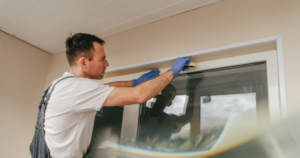 3M-certified-installer-applying-residential-security-window-film 3M™ certified installer applying residential security window film